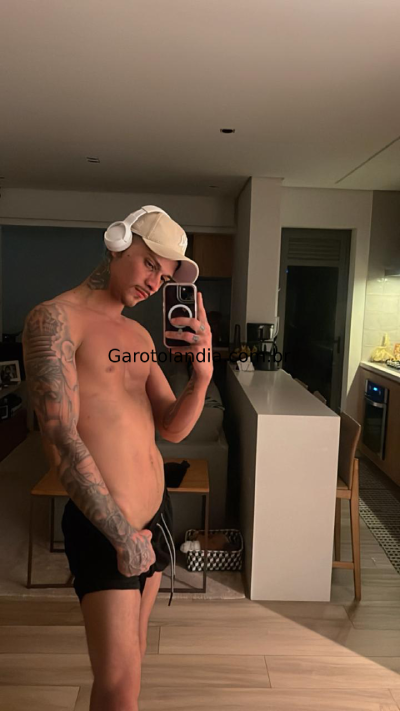 garoto de programa - Enzo Tamura