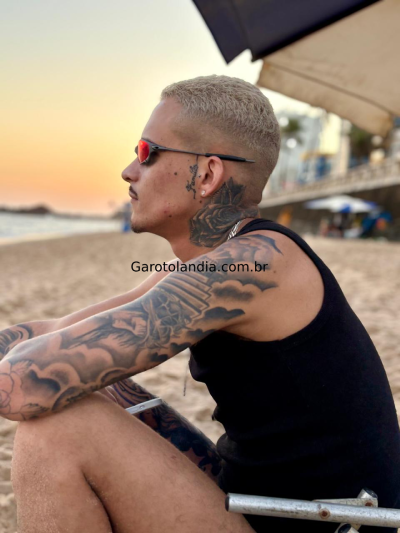 garoto de programa - Enzo Tamura