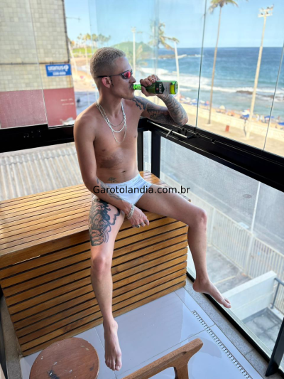 garoto de programa - Enzo Tamura